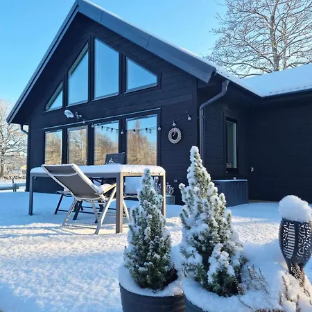 Newly Built Cottages With Jacuzzy And Sauna Älmhult Exterior photo